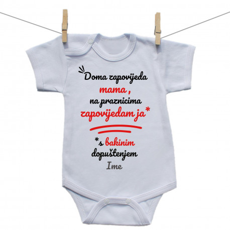 Bodije s kratkim rukavom Doma zapovijeda mama, na praznicima zapovijedam ja Bodije s kratkim rukavom Doma zapovijeda mama, na praznicima zapovijedam ja