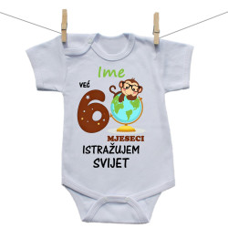 Bodije s kratkim rukavom Već 6 mjeseci istražujem svijet