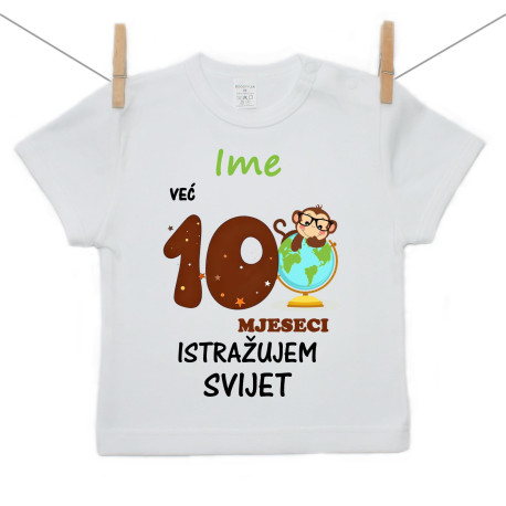 Majica s kratkim rukavom Već 10 mjeseci istražujem svijet Majica s kratkim rukavom Već 10 mjeseci istražujem svijet