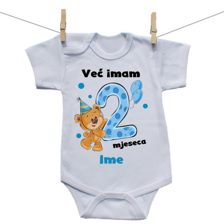 Bodije s kratkim rukavom Već imam 2 mjeseca s medvjedićem i imenom djeteta - dječak Bodije s kratkim rukavom Već imam 2 mjeseca s medvjedićem i imenom djeteta - dječak