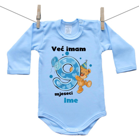 Plave bodije s dugim rukavom Već imam 9 mjeseci s medvjedićem i imenom djeteta dječak Plave bodije s dugim rukavom Već imam 9 mjeseci s medvjedićem i imenom djeteta dječak
