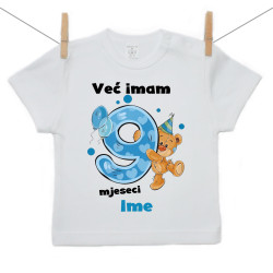 Majica s kratkim rukavom Već imam 9 mjeseci s medvjedićem i imenom djeteta dječak