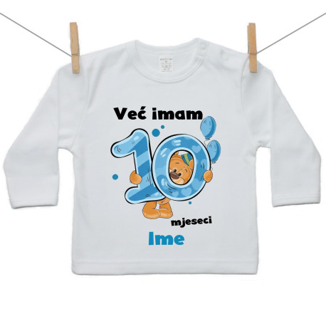 Majica s dugim rukavom Već imam 10 mjeseci s medvjedićem i imenom djeteta dječak Majica s dugim rukavom Već imam 10 mjeseci s medvjedićem i imenom djeteta dječak