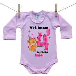 Roze bodije s dugim rukavom Već imam 4 mjeseca s medvjedićem i imenom djeteta - Djevojčica