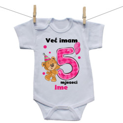 Bodije s kratkim rukavom Već imam 5 mjeseci s medvjedićem i imenom djeteta Djevojčica