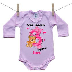 Roze bodije s dugim rukavom Već imam 8 mjeseci s medvjedićem i imenom djeteta Djevojčica